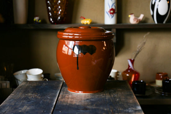 沢山の方に愛用されているお漬物容器。常滑産。5.5リットル。約5キロのお味噌の仕込みにおススメの容器。